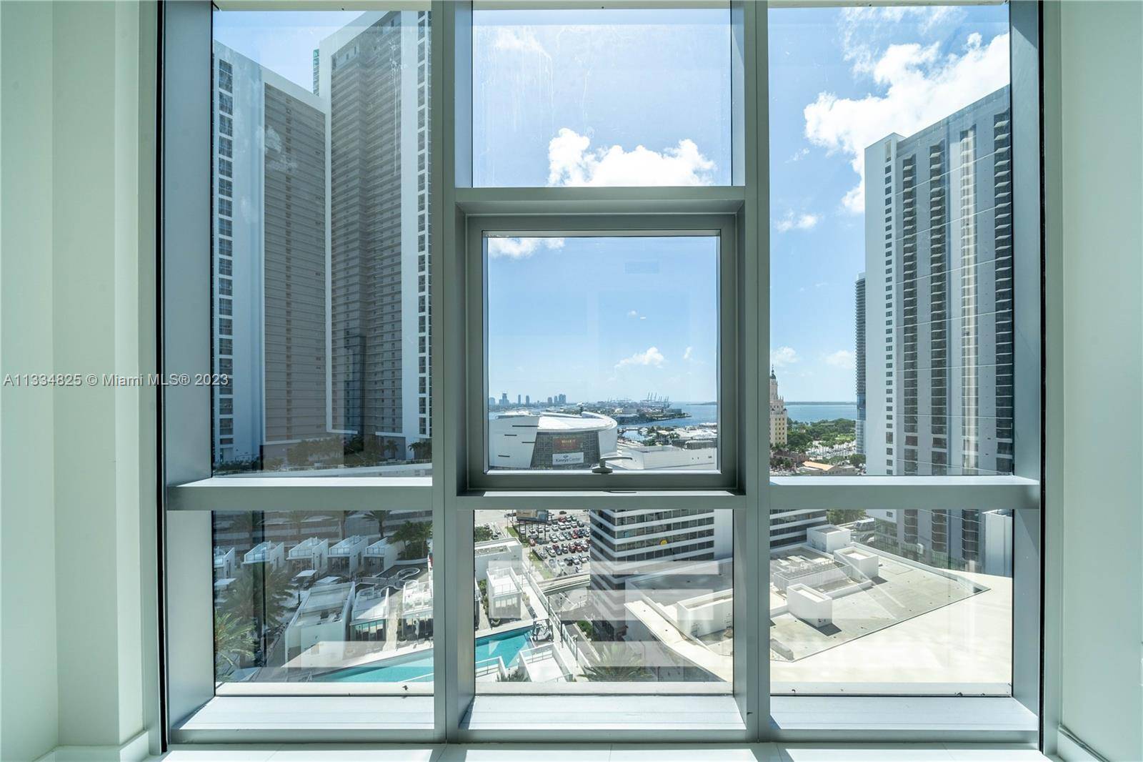 PRICED TO SELL ! Excellent opportunity for this SE Corner 3 bed PLUS DEN 4 bath Residence, 10 Ft ceilings w private elevator foyer at the Miami Paramount World Center.