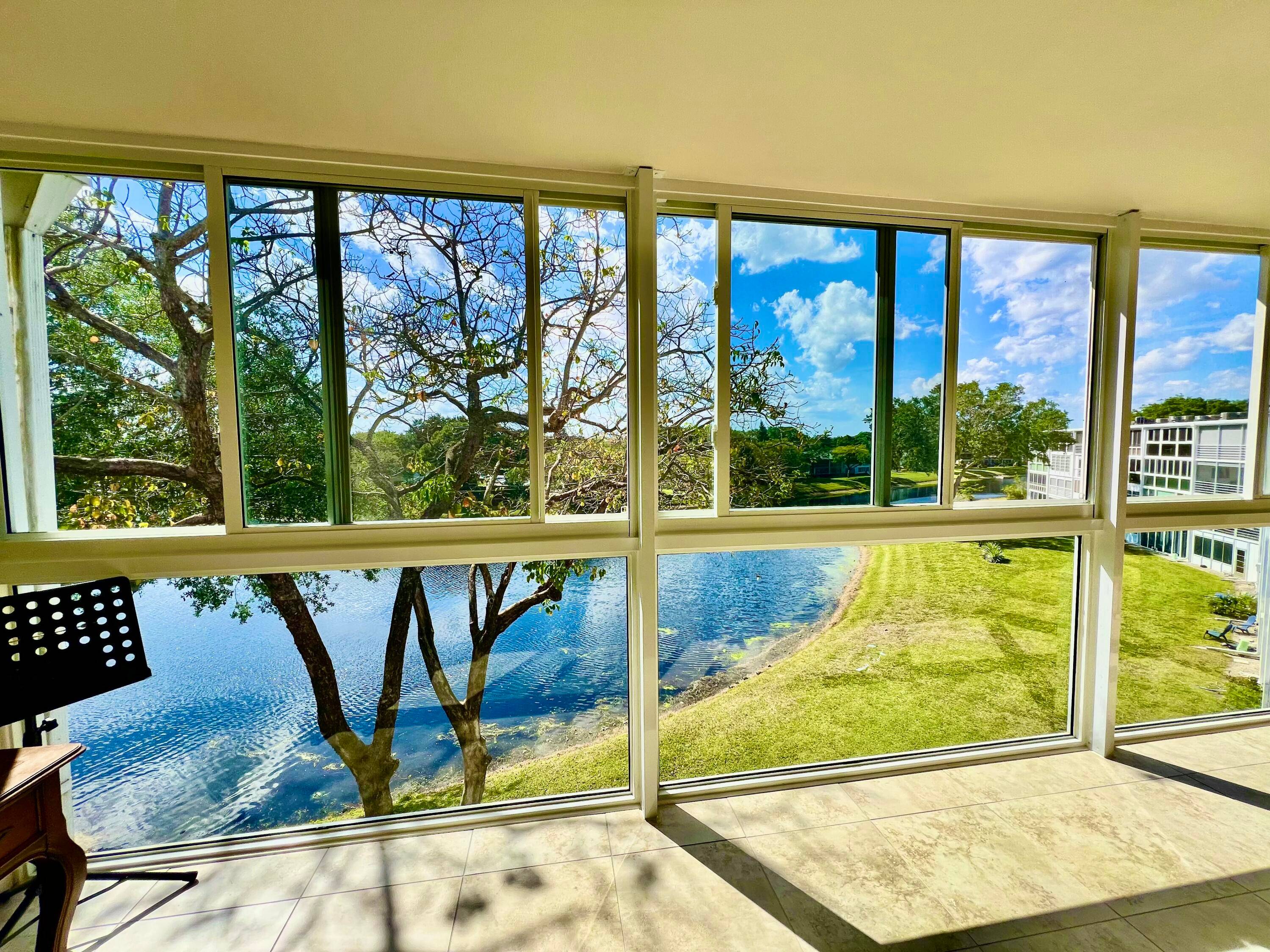 Beautifully renovated 2 bedroom, 1.