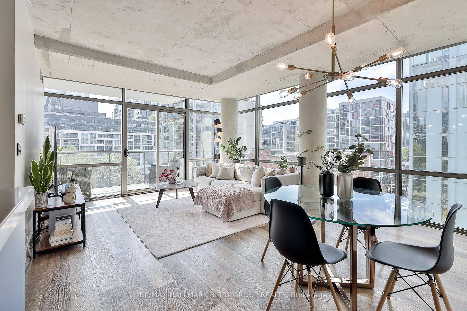 An Incredible Opportunity To Own In One Of Toronto's Most Iconic Addresses Right In The Heart Of King West !