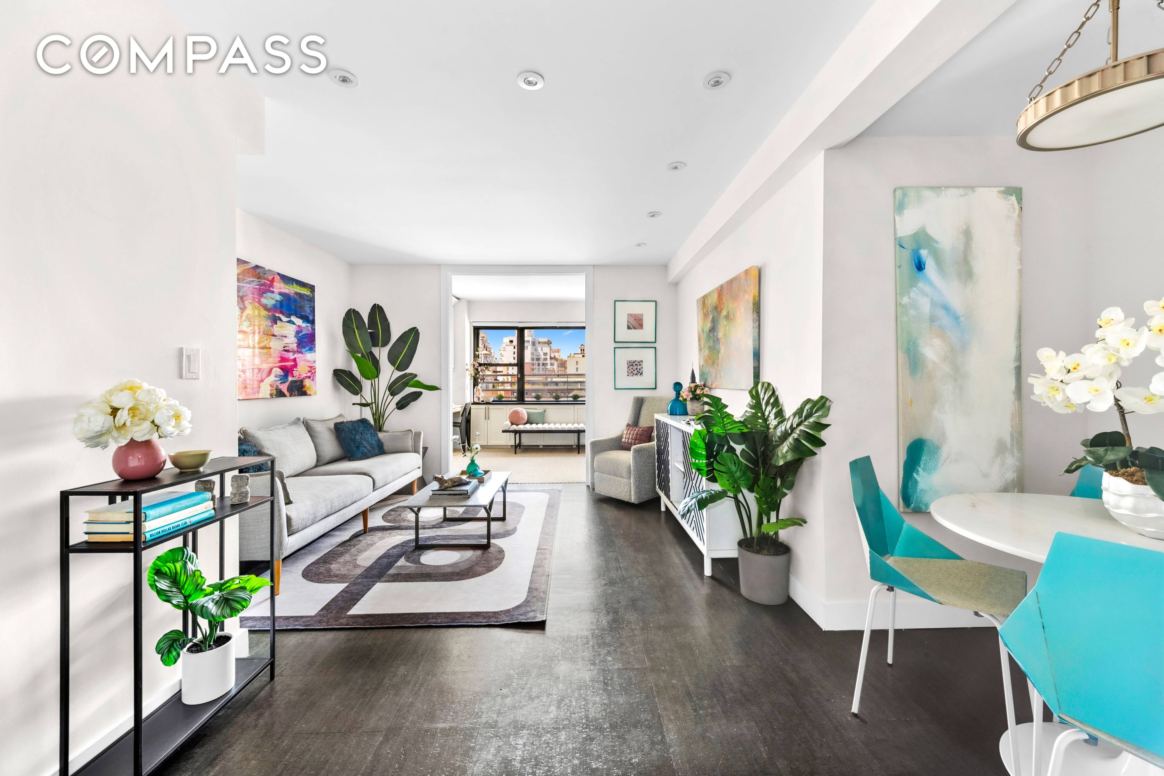 High floor studio with open western views in a premier Upper East Side building.