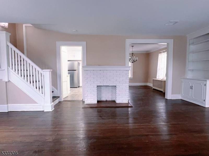 Bright Spacious 3 Bedroom Home in highly sought after school district.