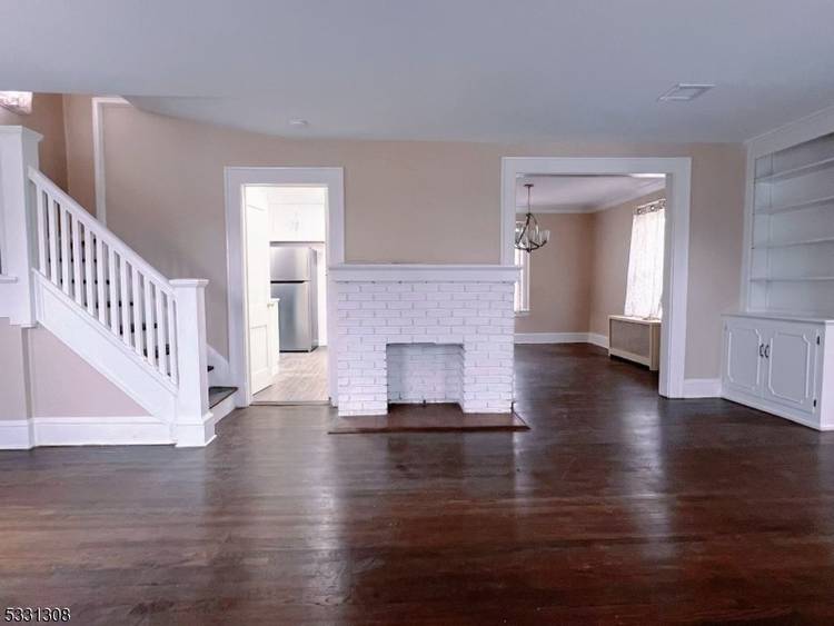 Bright Spacious 3 Bedroom Home in highly sought after school district.