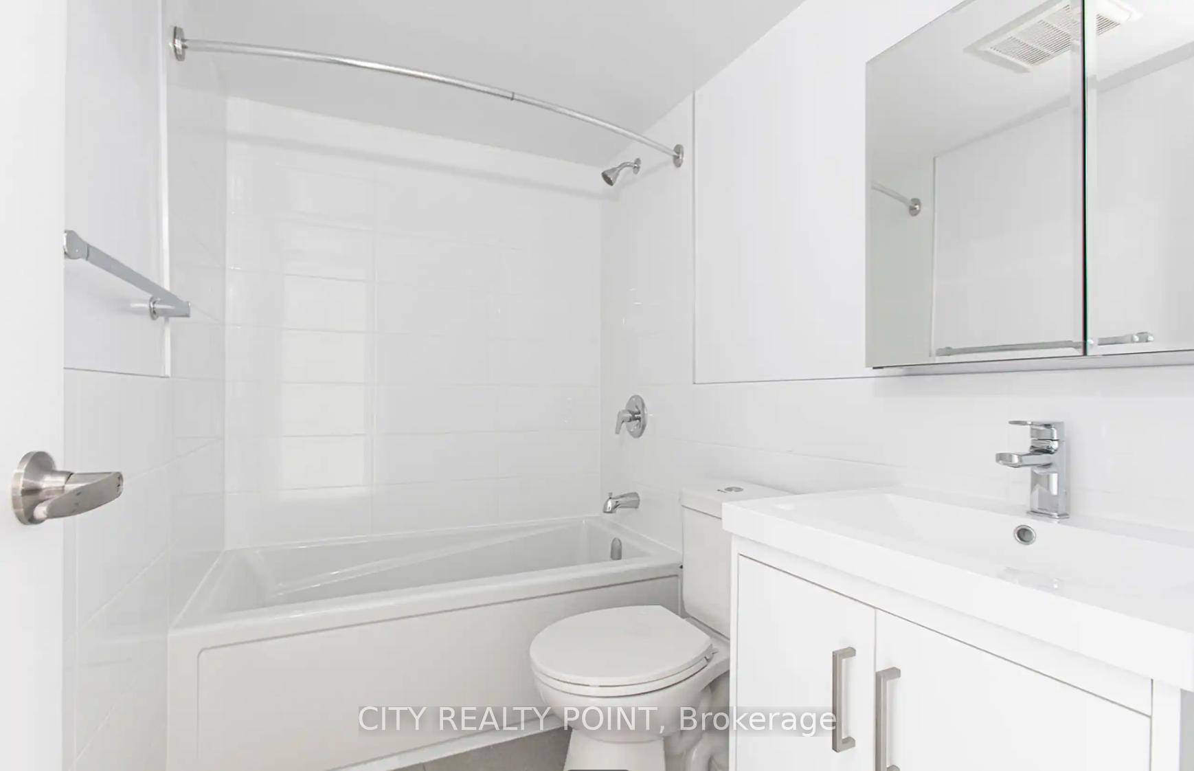 MOVE IN THIS WEEKEND FREE ONE MONTH RENT !