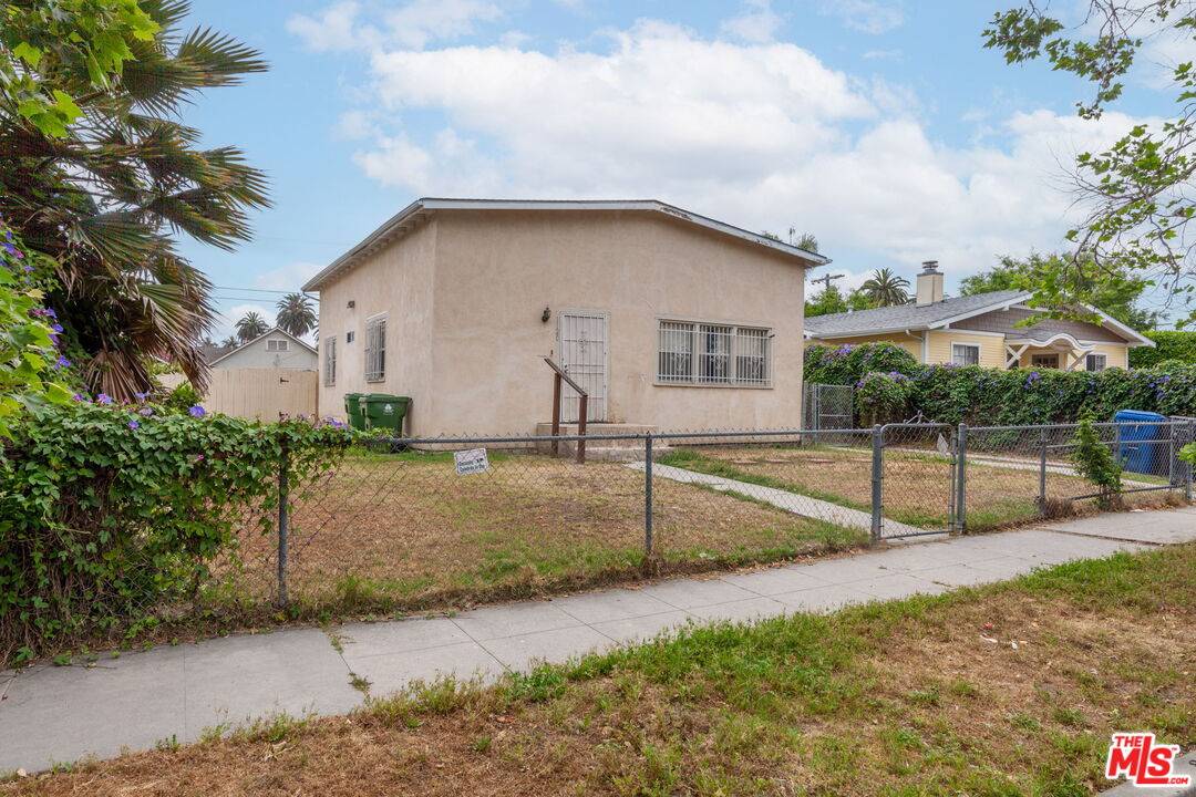 1120 S Lucerne Blvd 2BR La