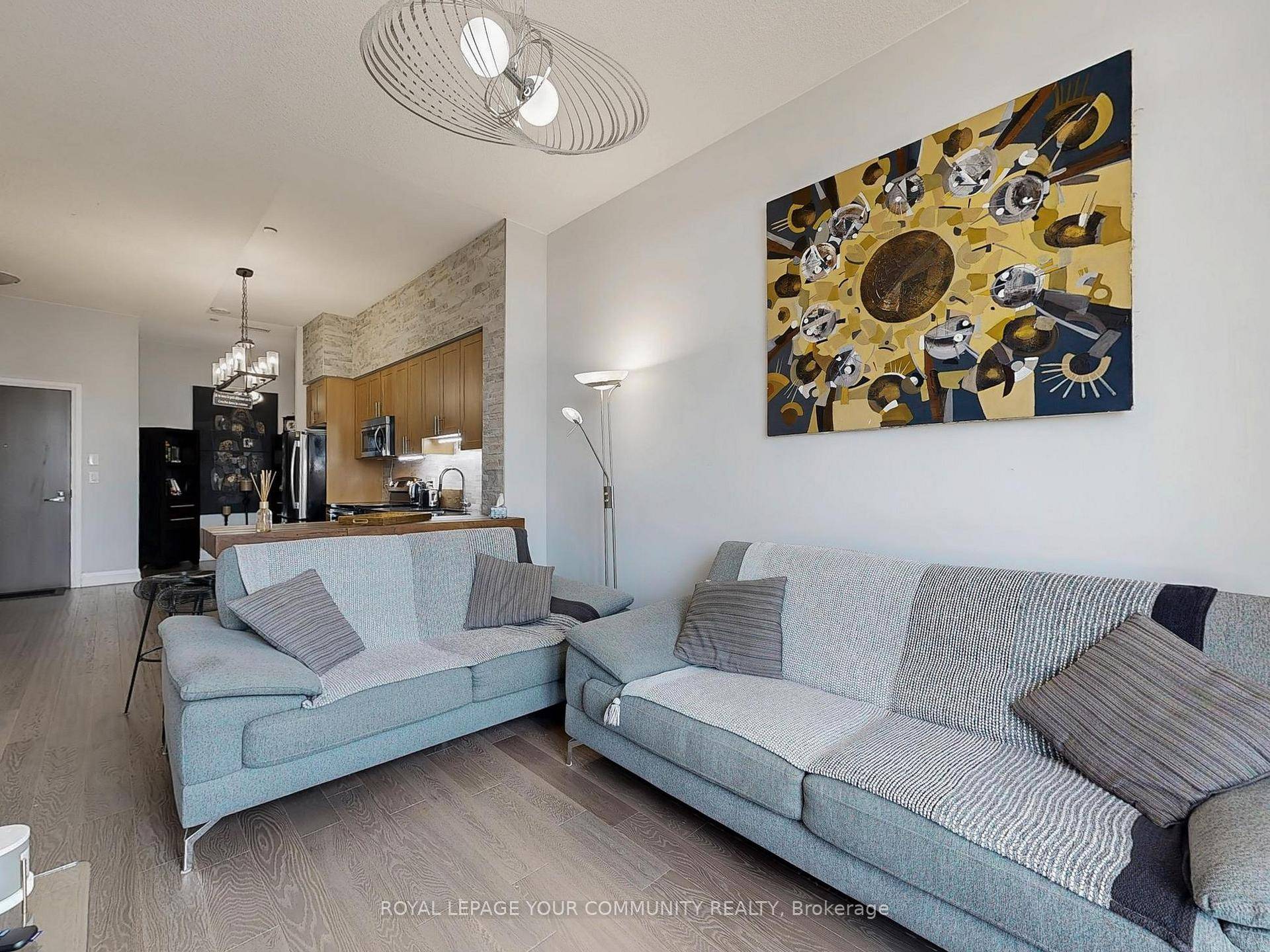 Welcome to World on Yonge Where Luxury, Convenience amp ; Lifestyle Converge at the Border of Toronto amp ; Thornhill !