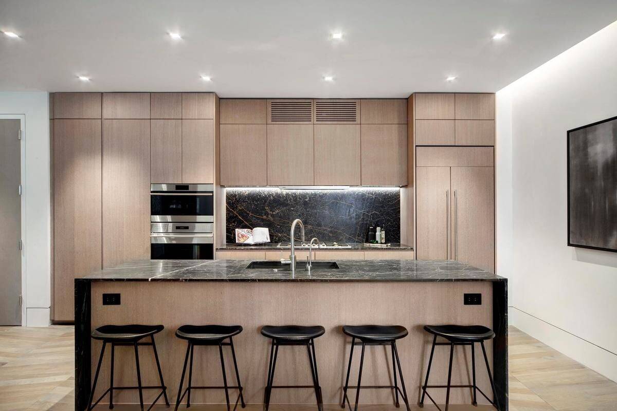 Sophisticated Oversized 1, 290 SQFT One Bedroom with Study in a Landmark Manhattan Beaux Arts Building with open views of City Hall Park Timeless elegance with this one bedroom, one ...