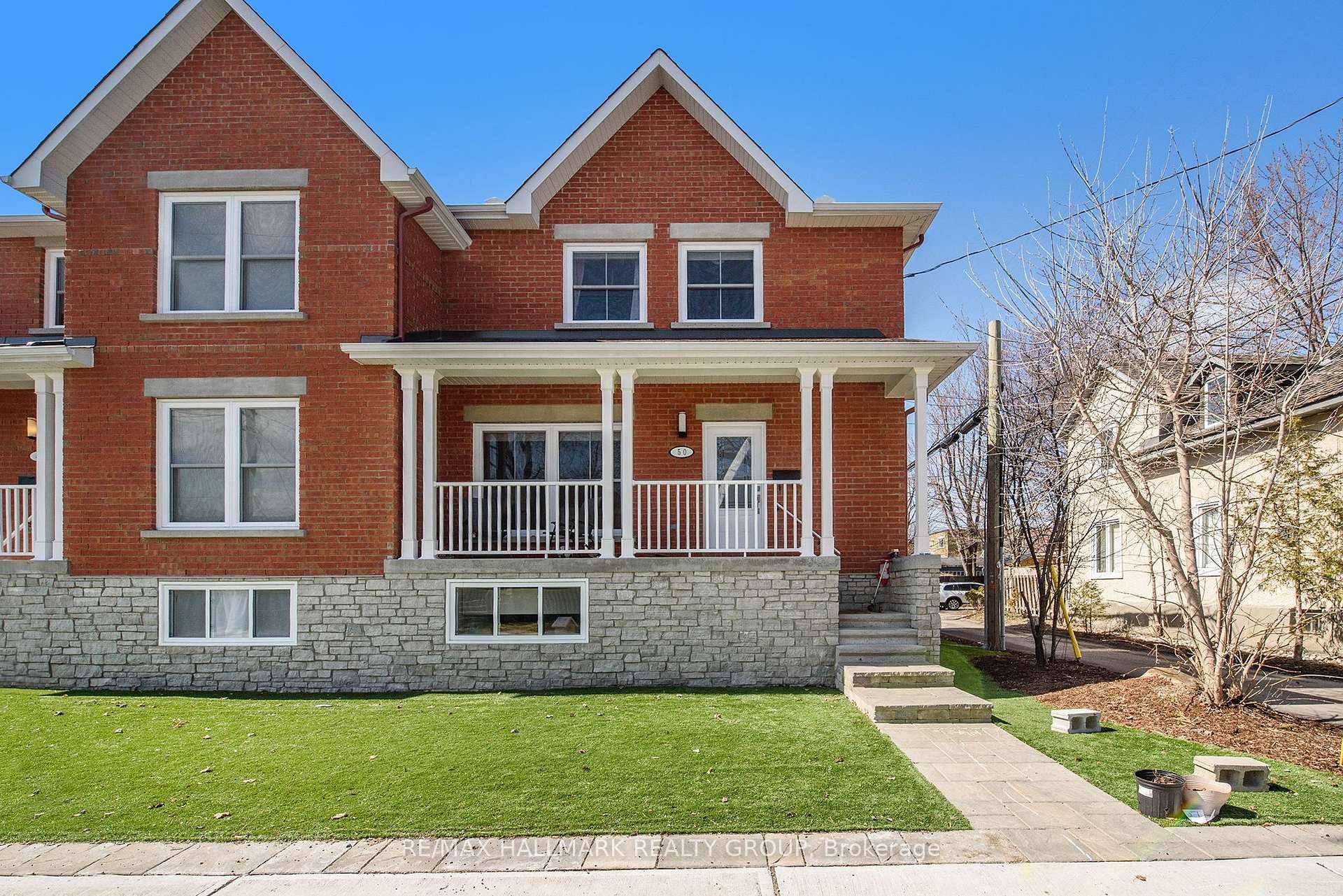 Exceptional modern New Edinburgh 3 bedroom 4 bathroom home beautifully located between Stanley Park and Rideau Hall.