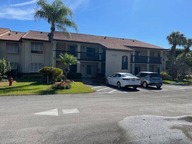 Spectacular 1st Floor 2 bed 2bath condo with private backyard.