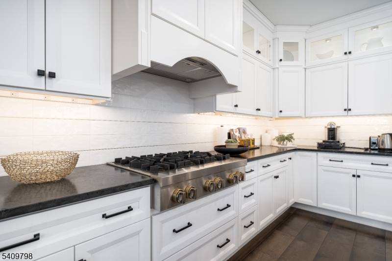 Refined townhome living meets exceptional convenience at the Villas at Warren, a sought after carriage style community in prestigious Warren Township.