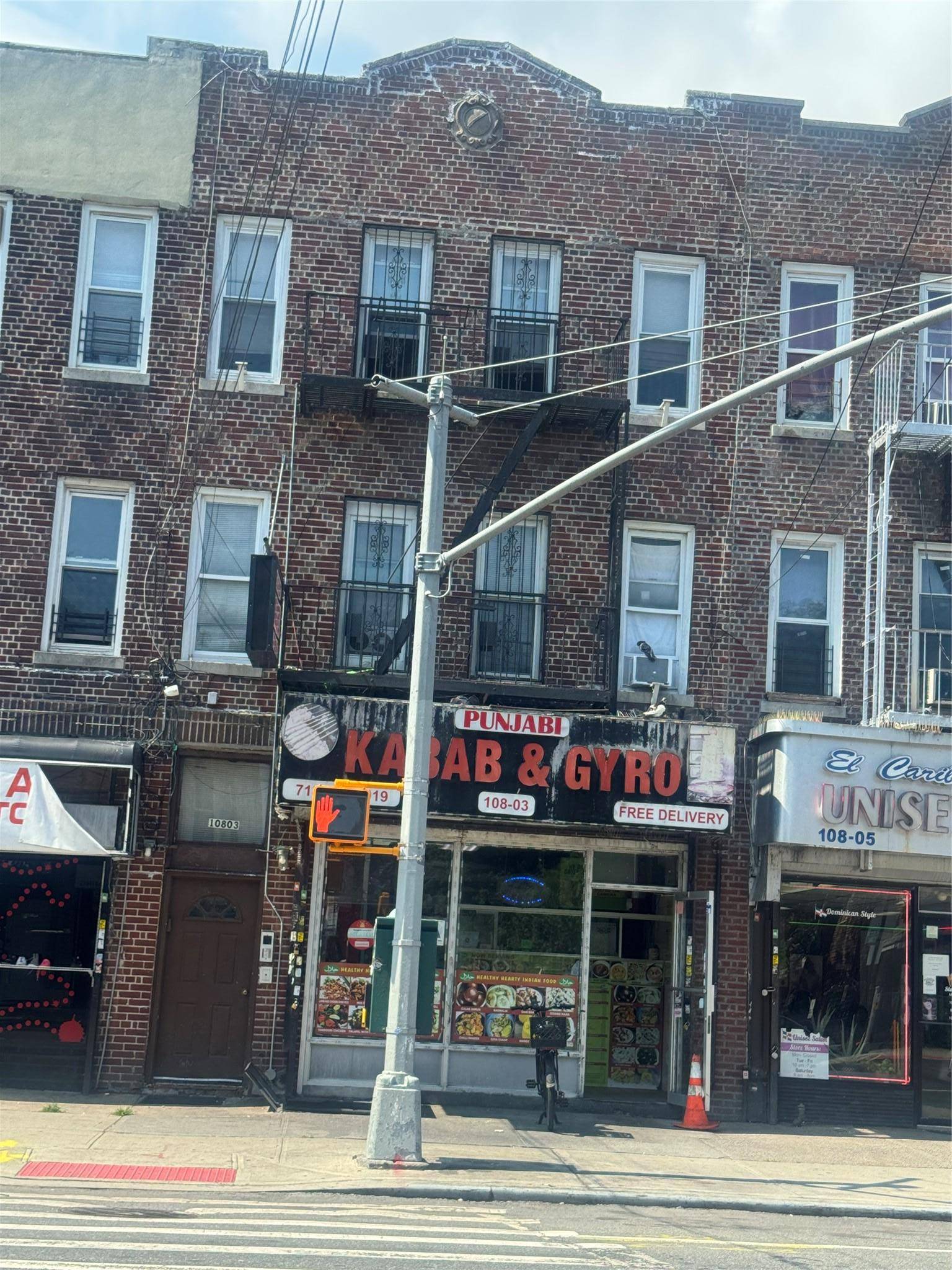 Beautiful 7 Unit Mixed Use Building for Sale !