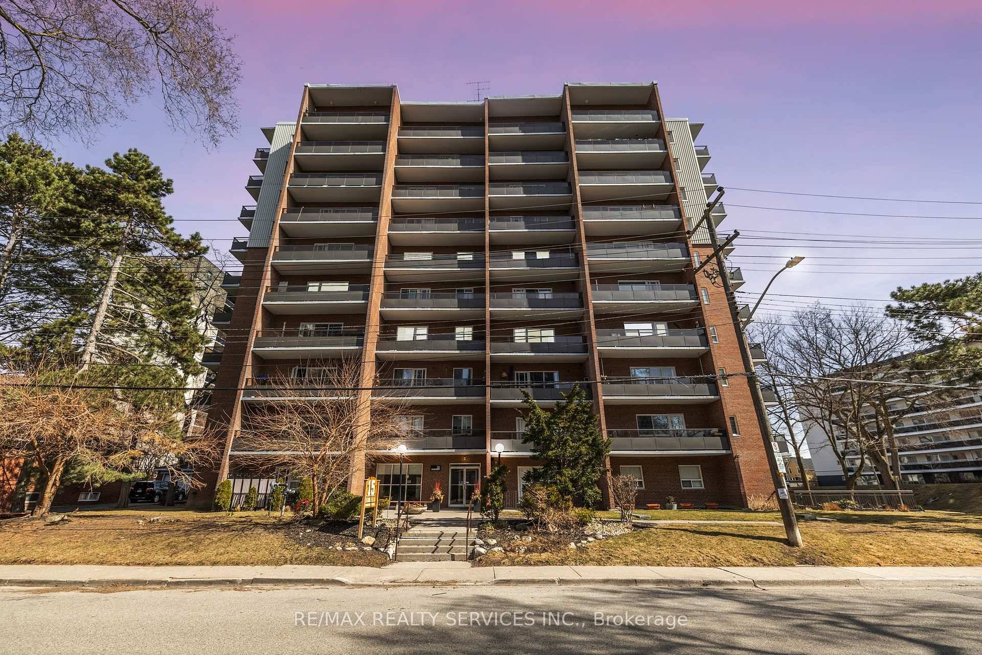 Excellent value, steps away from the Lake in vibrant Port Credit with its restaurants, shopping, nightlife, library and all conveniences.