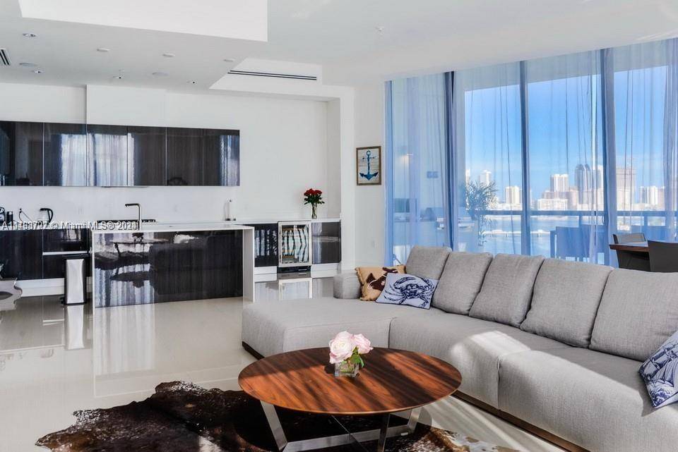 Unique Penthouse apartment with 2 BEDROOMS and 2, 5 bathrooms in a luxury building of Echo Aventura.