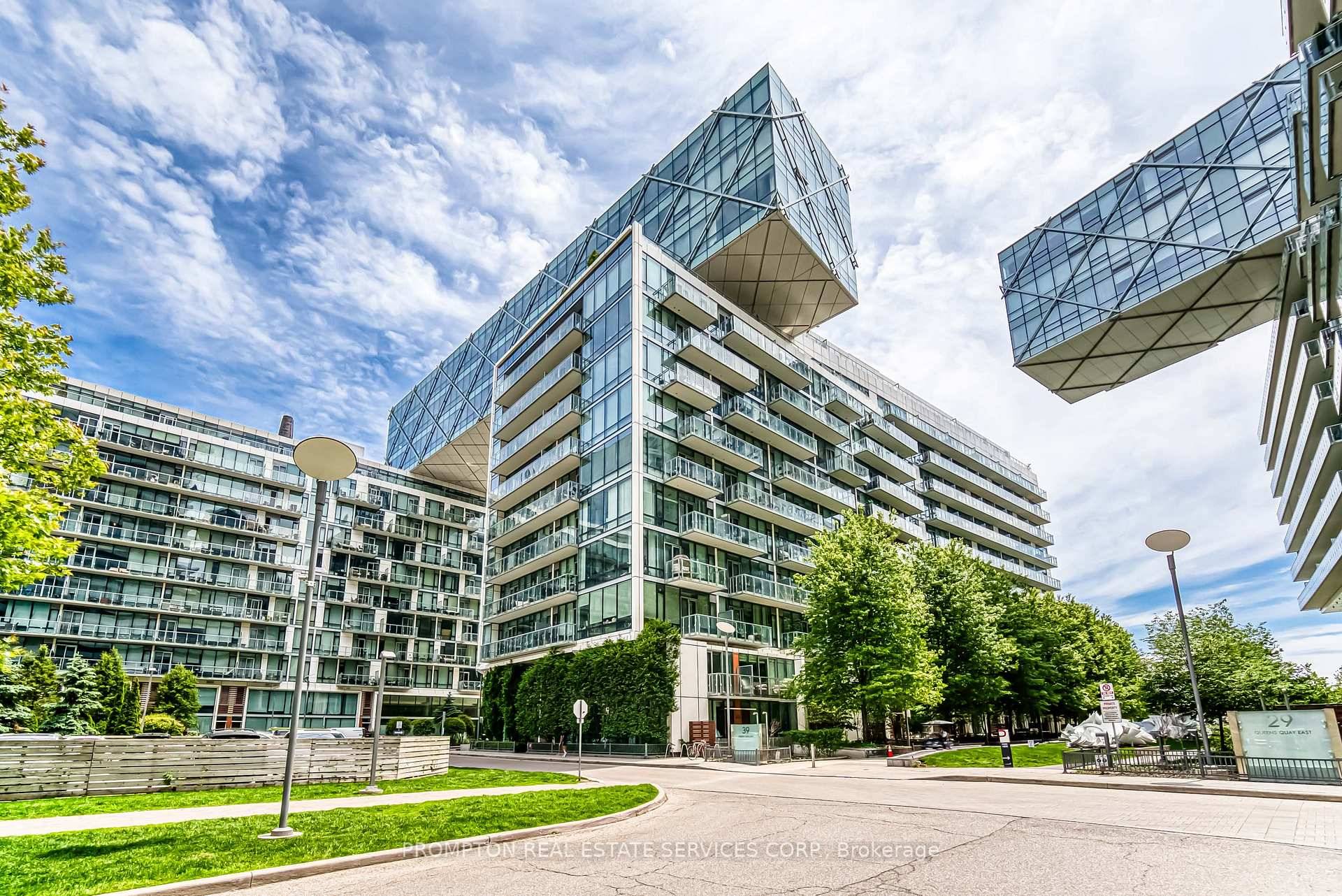Discover Lakeside Living, urban sophistication and downtown lifestyle in this 2 bed, 2 bath Downtown Toronto condo.
