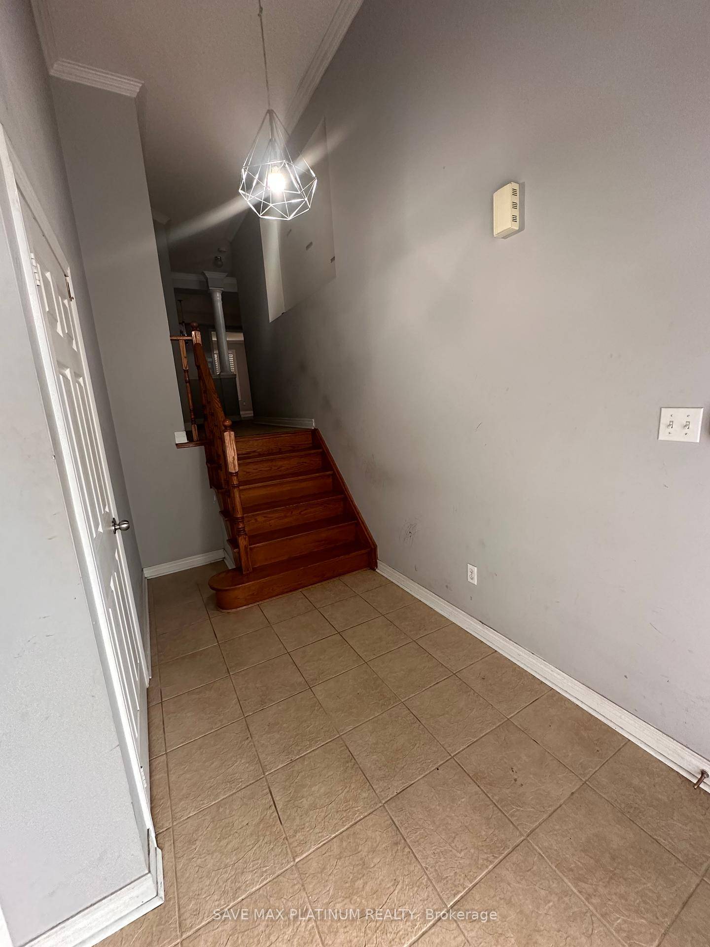 4 Bedroom and 3 Washroom Upper Portion Only Very Clean Spotless, Detached Home In Pride Location.