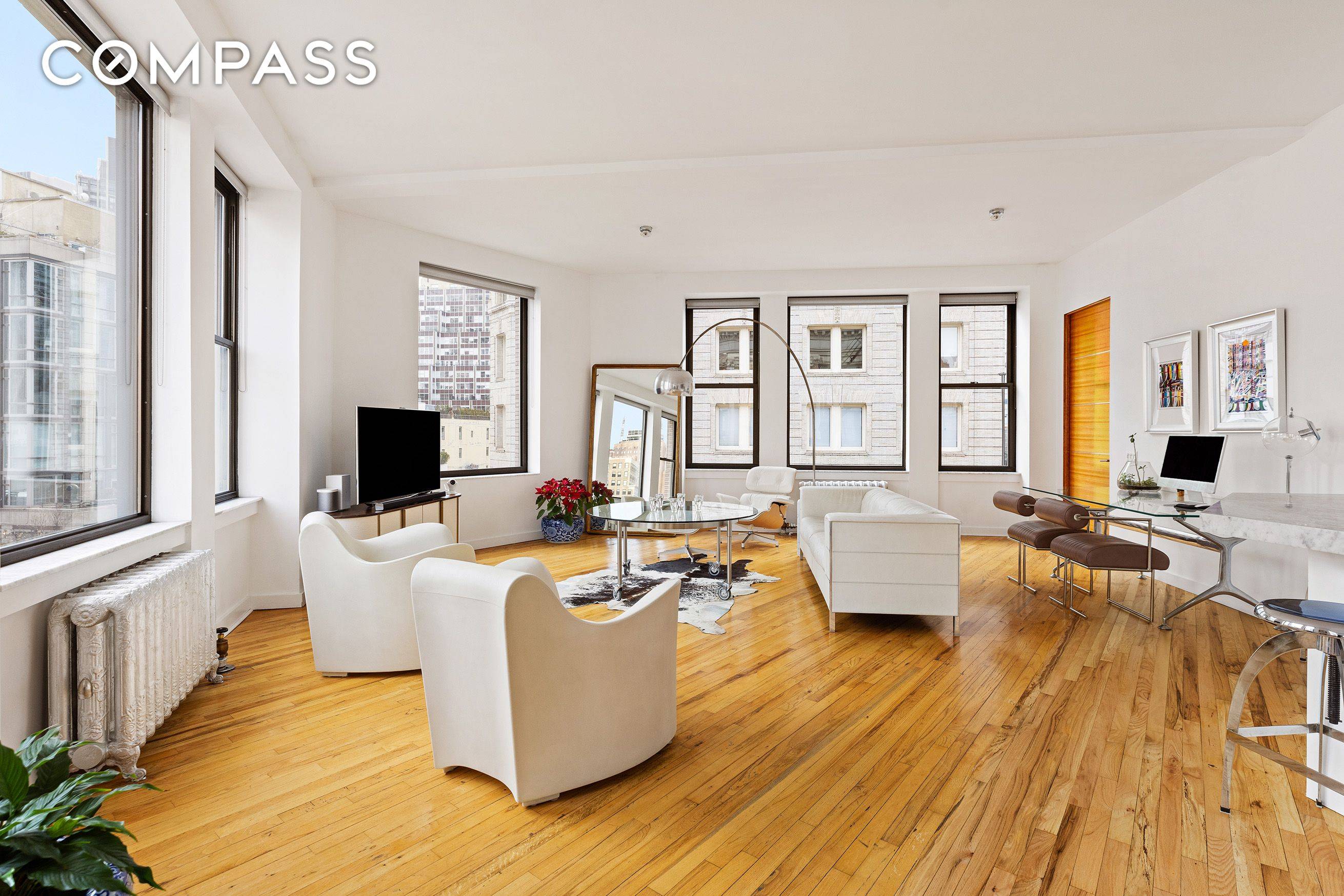 Arguably on one of the most desirable corners of TriBeCa, the extraordinary Loft 9 at 1 Hudson Street is a rarity in prewar buildings.