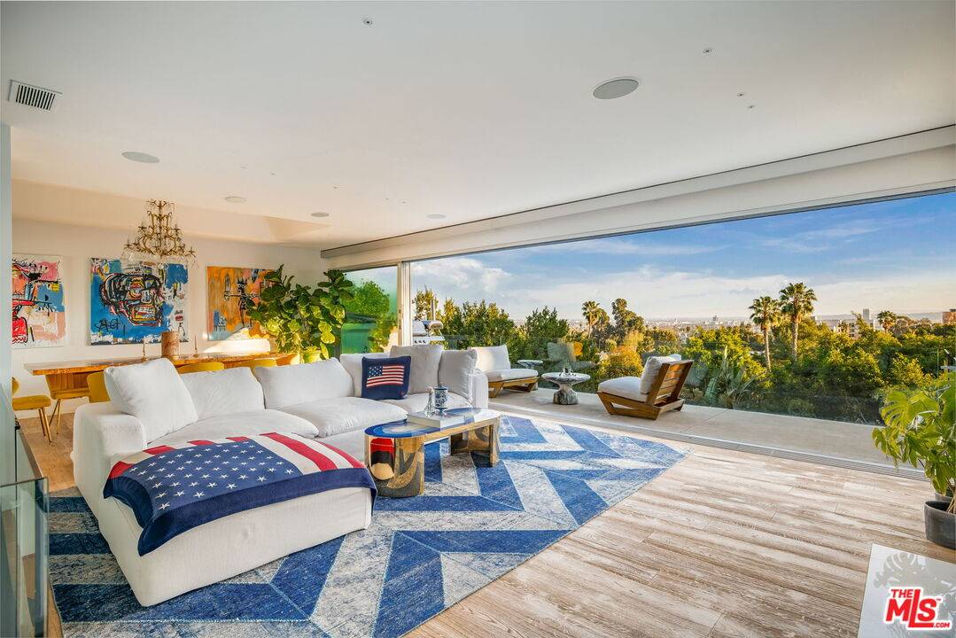 7924   Hillside Ave 4BR Hollywood Hills East La