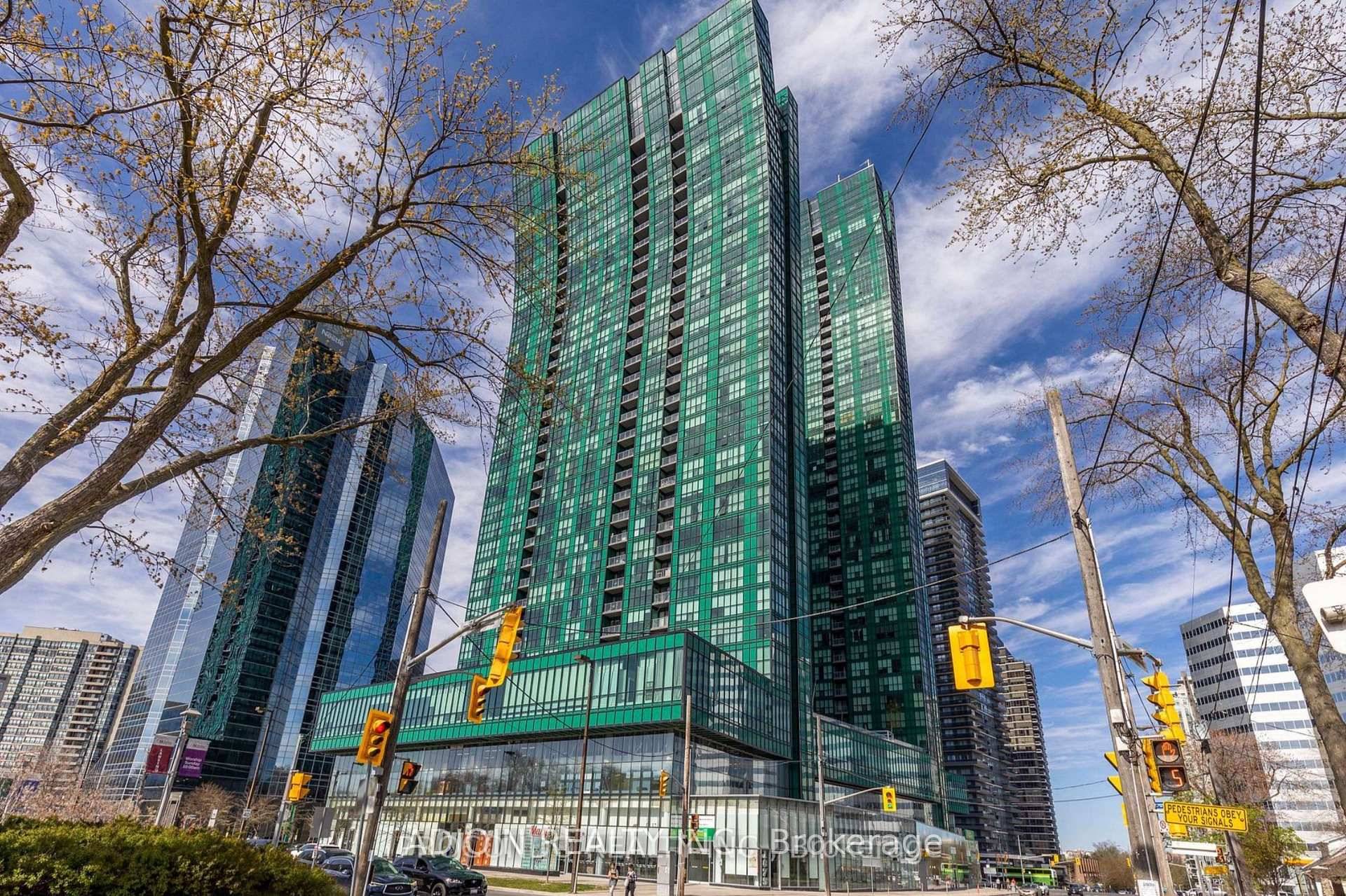 LIVE IN THE LUXURIOUS AND CONVENIENT EMERALD PARK BUILDING WITH DIRECT ACCESS TO 2 SUBWAY LINES.