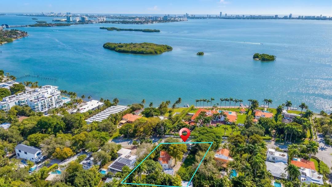 Welcome to Villa Las Palmas, a fully gated historic estate compound in the prestigious Morningside Miami neighborhood, set on a rare 26, 900 sq ft oversized lot.