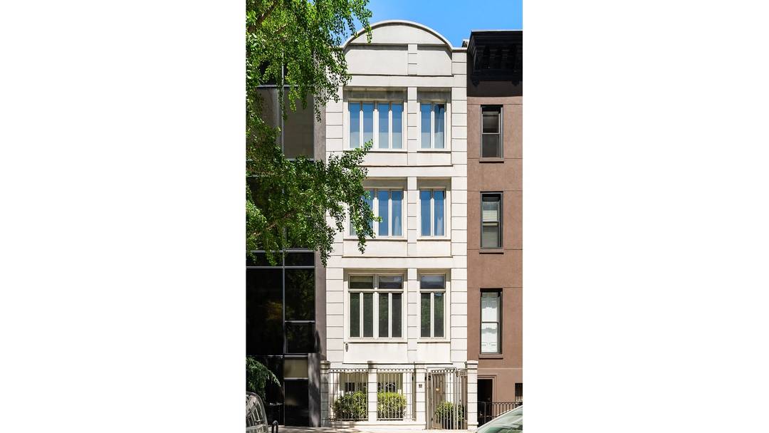 This exceptional five bedroom townhouse has been thoughtfully renovated to offer the perfect balance of scale and comfort.