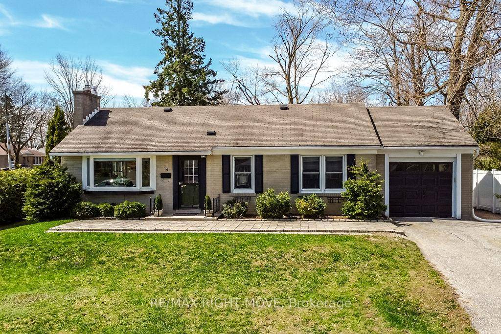 Situated in the heart of Orillia's sought after North Ward, this bright and modern 3 bedroom, 2 bathroom bungalow is the perfect place to call home.