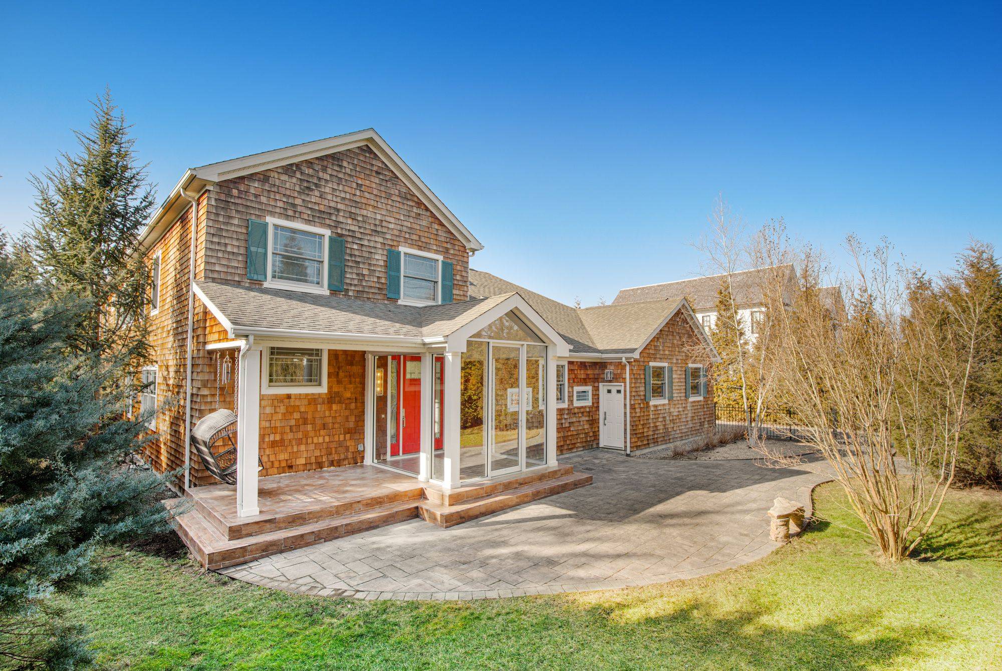 Beautiful 4 Bedroom Southampton Village Home