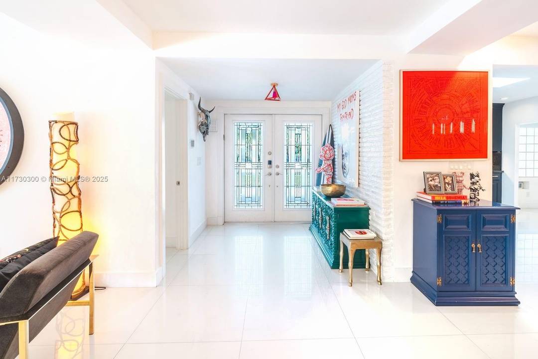 Welcome to your dream, prestigious Skylake neighborhood !