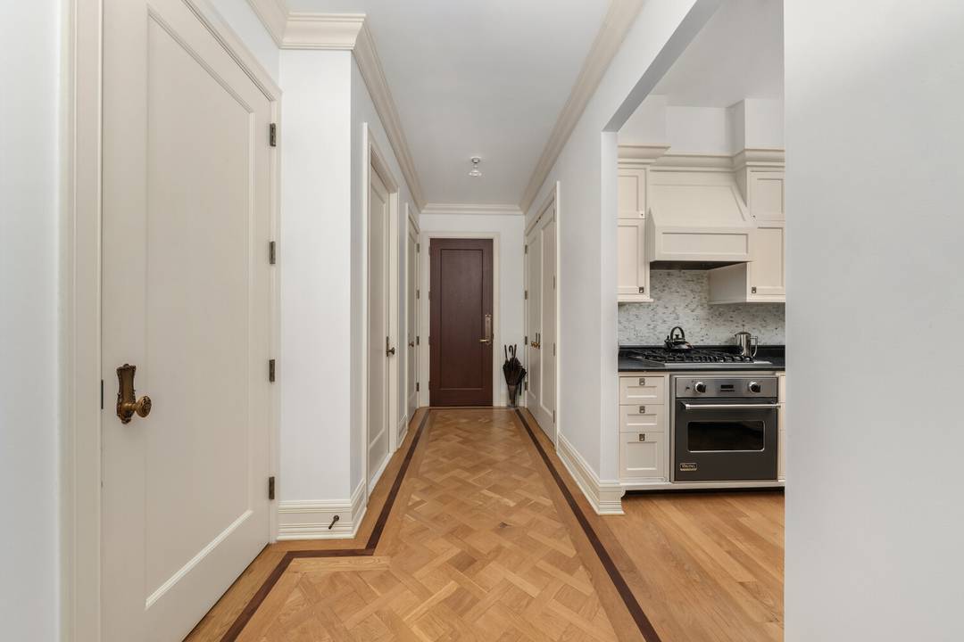 Elegant One Bedroom on the 19th Floor at The Iconic Plaza Hotel Residences Welcome to a rare opportunity to own a stunning one bedroom residence on the 19th floor of ...