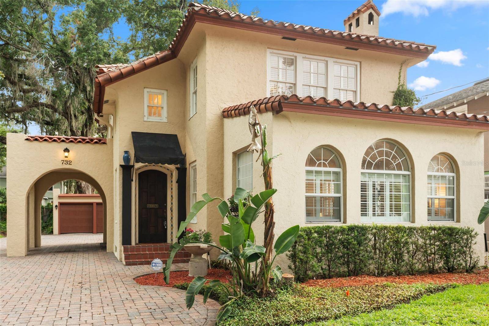 Under contract accepting backup offers.