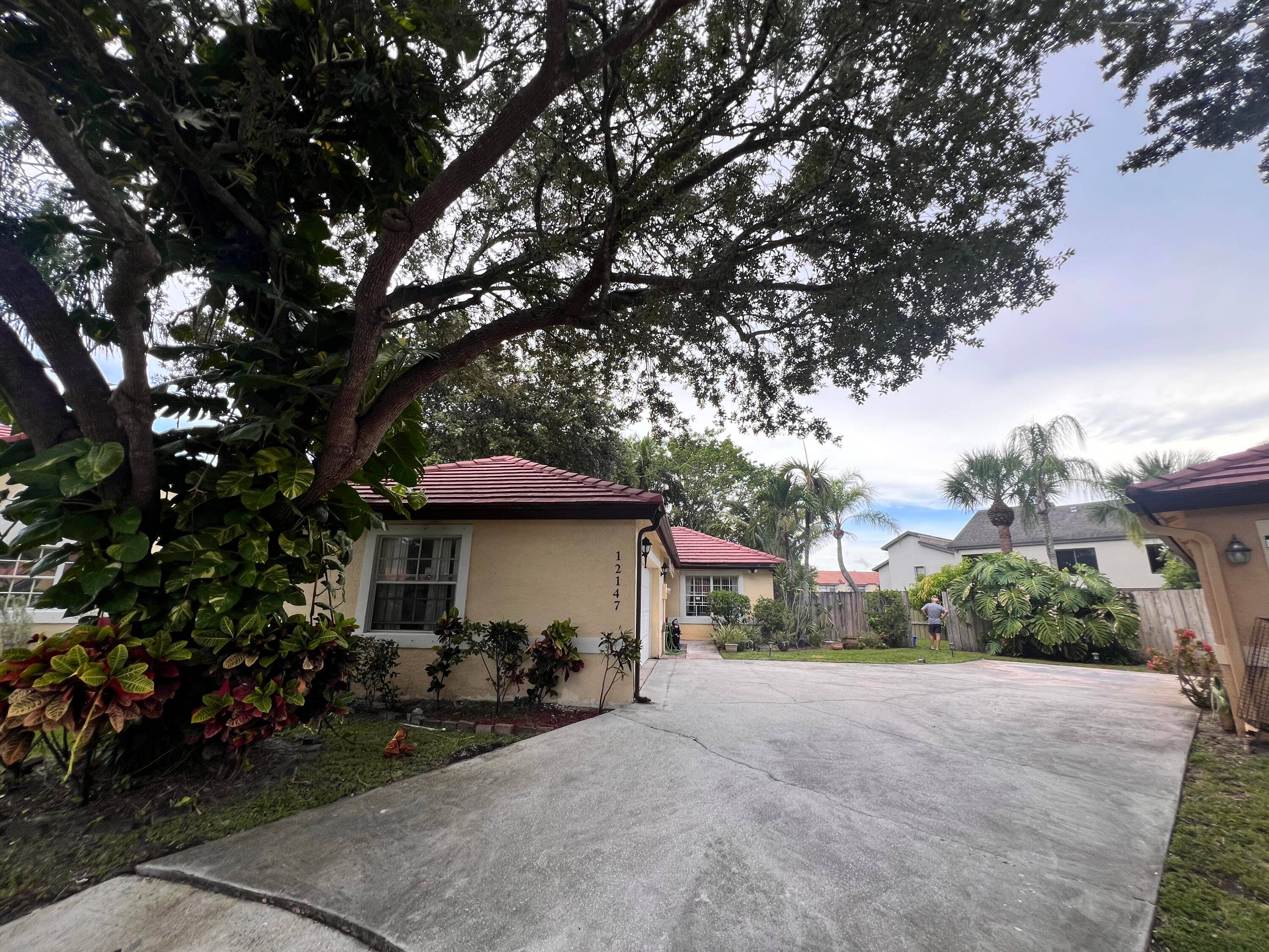 FOR SALE Prime location ''Wellington Downs'' Single family home with 2 car garage 3 bedroom, 2 bath corner lot with largest backyard.