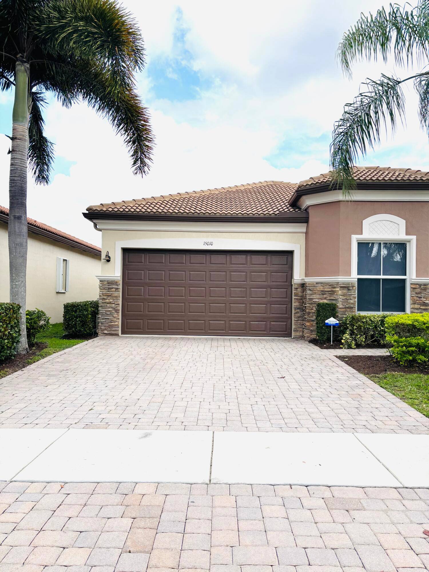 WELCOME TO VILLAGGIO RESERVE 55 A PET FRIENDLY ACTIVE COMMUNITY.