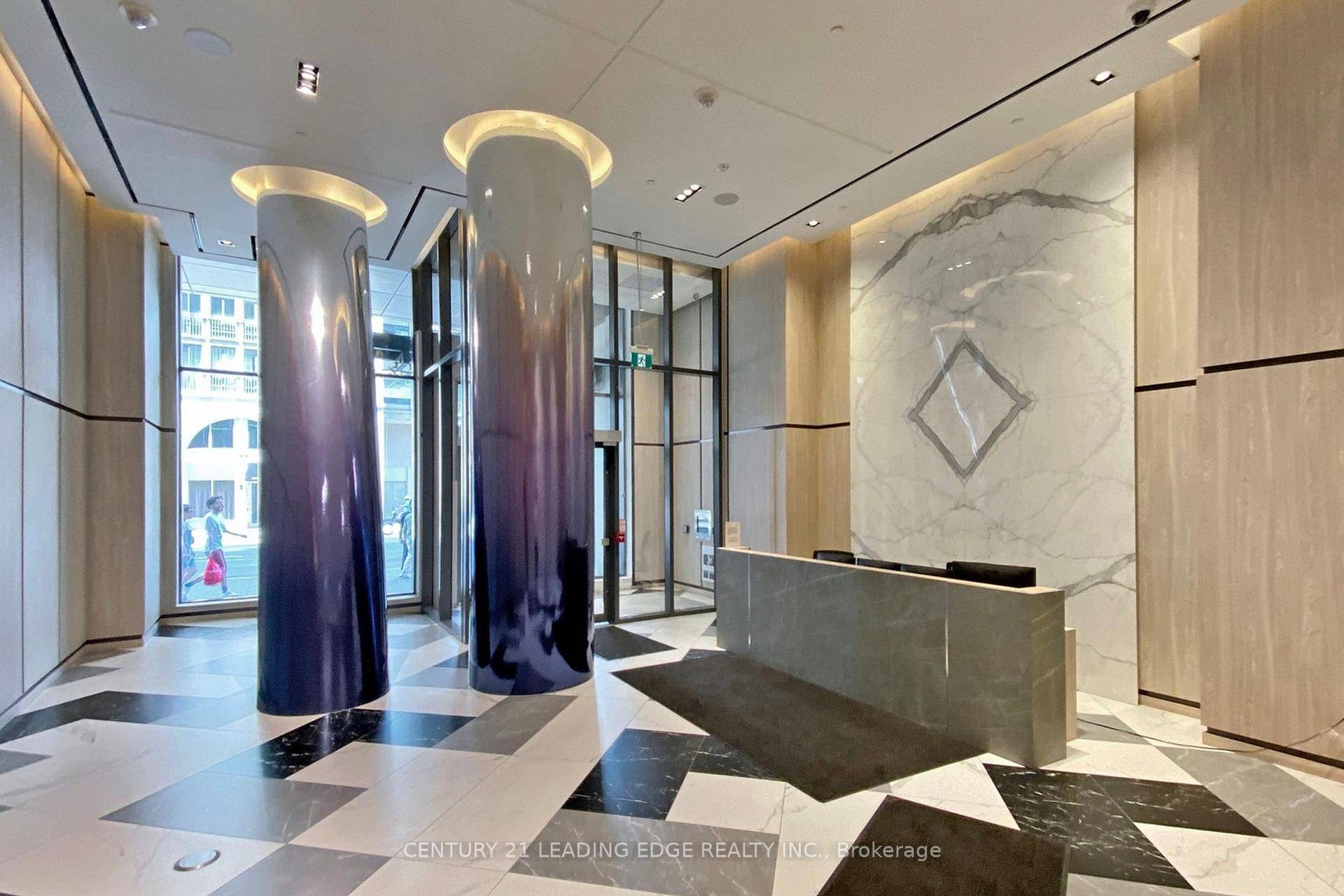 Welcome to Rosedale On The Bloor at 395 Bloor St Ewhere city living is as convenient as it gets.