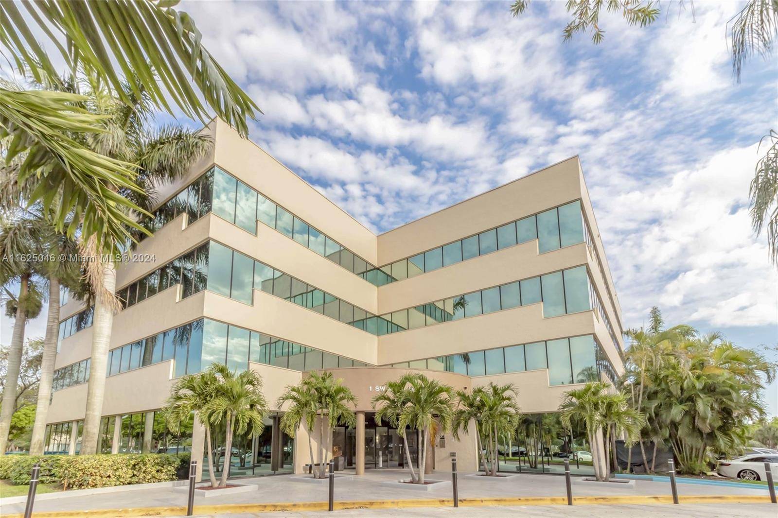 This medical office condo is strategically located in Centrum Plaza.