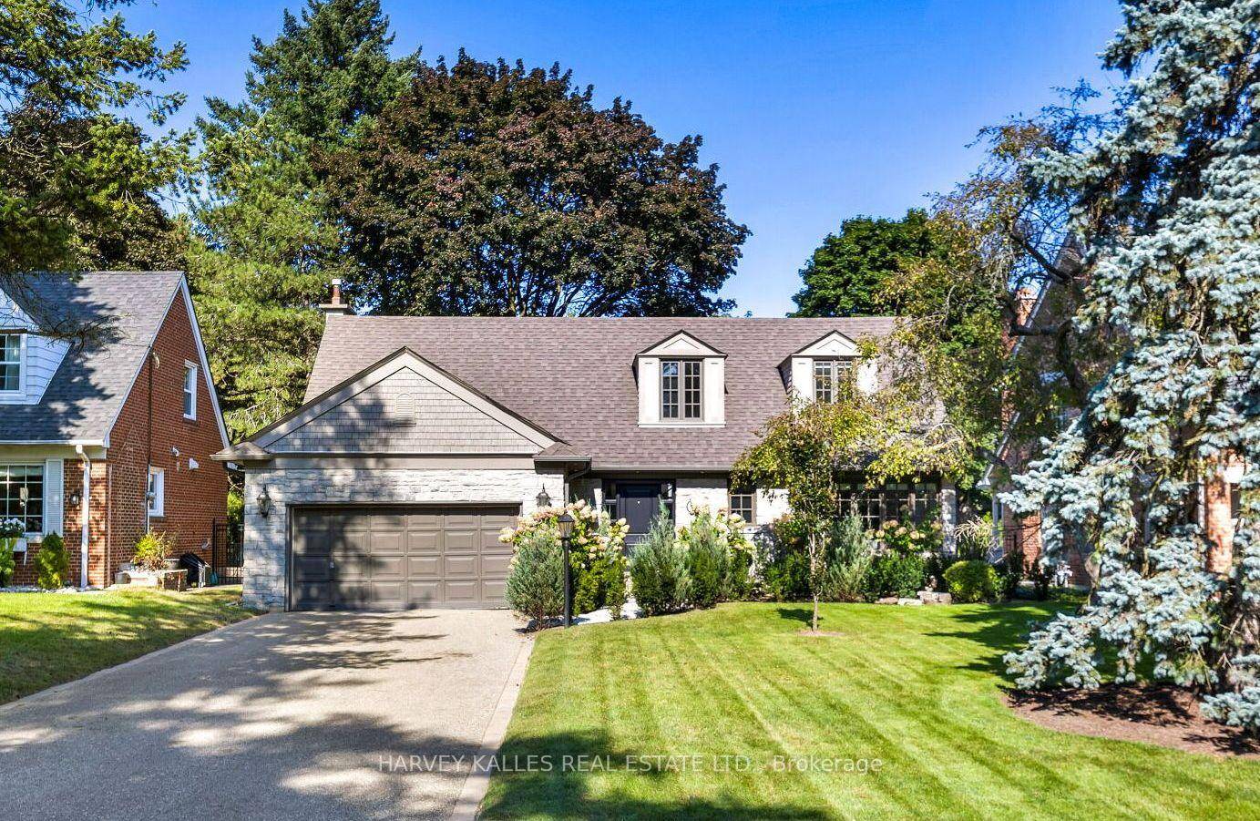 Located in West Toronto's most prestigious community of Edenbridge James Gardens, 59 Edgevalley has been recently renovated and offers a move in transitional modern residence on substantial 66 foot wide ...