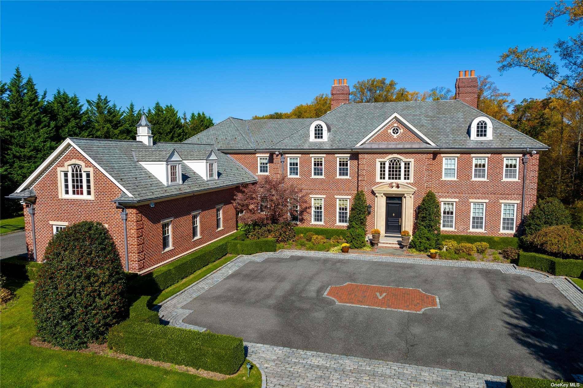 Vita Bella is a 6 bedroom Colonial estate set on 5 richly landscaped acres with luxurious amenities and an expansive floor plan for today's living.