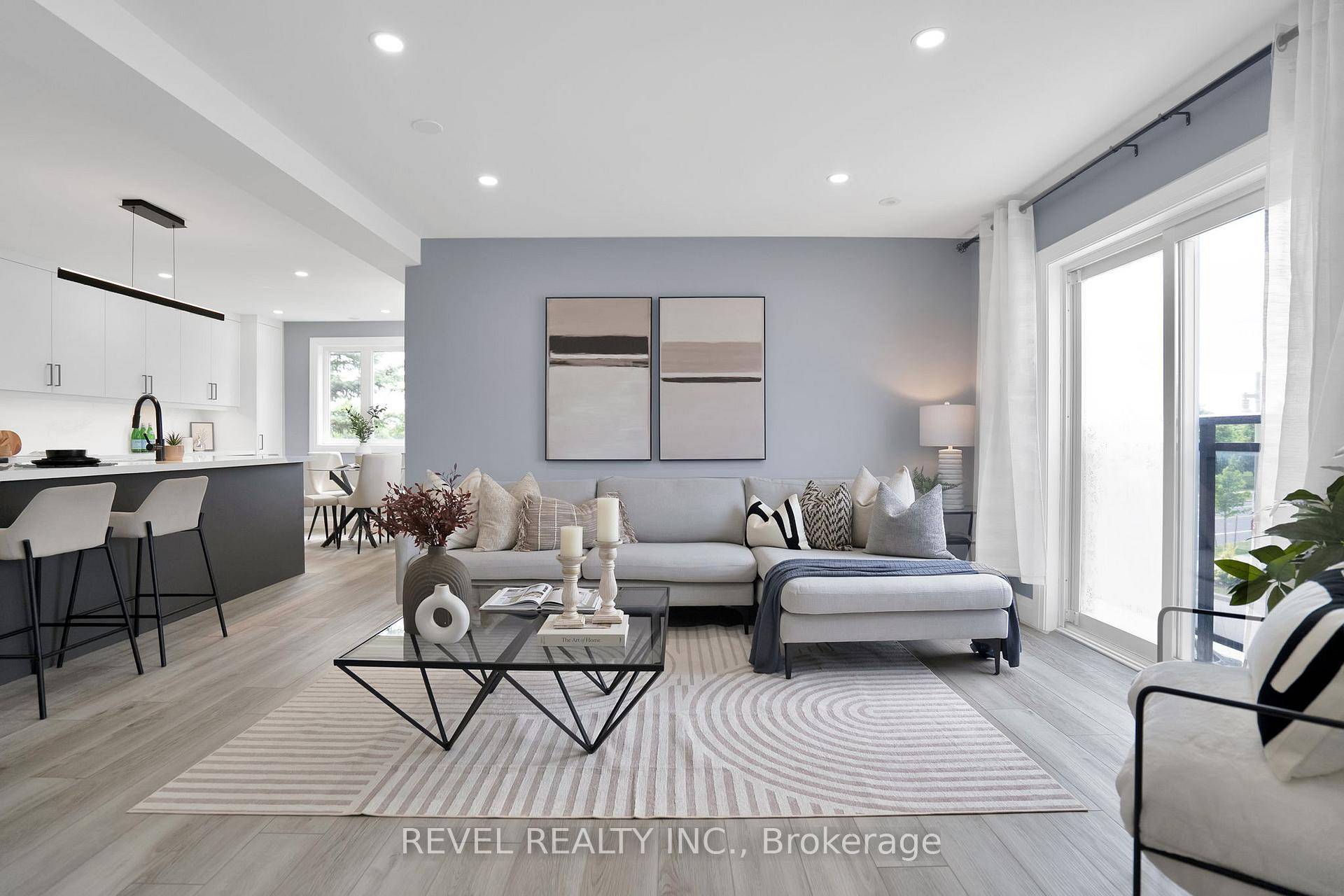Beautifully Maintained 3 bed, 3 bath Upper Level End Unit Stacked Townhouse In The Heart Of Greensborough.