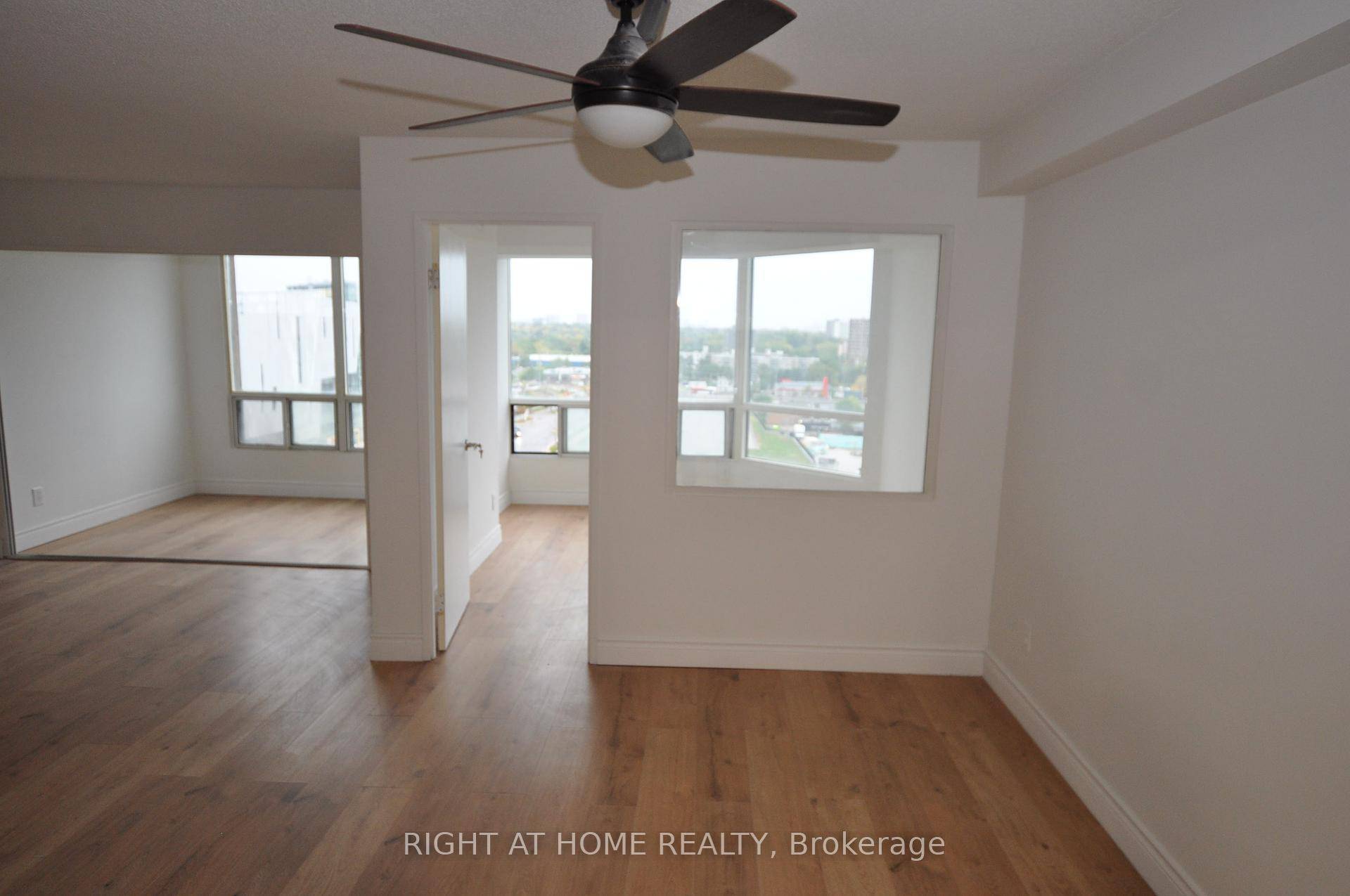 Exceptional condo amp ; a great value at this price !