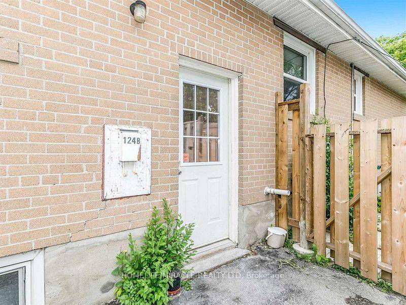 Discover this open concept 3 bedroom lower level apartment in a well maintained, smoke free bungalow, ideally situated in the heart of Newmarket.