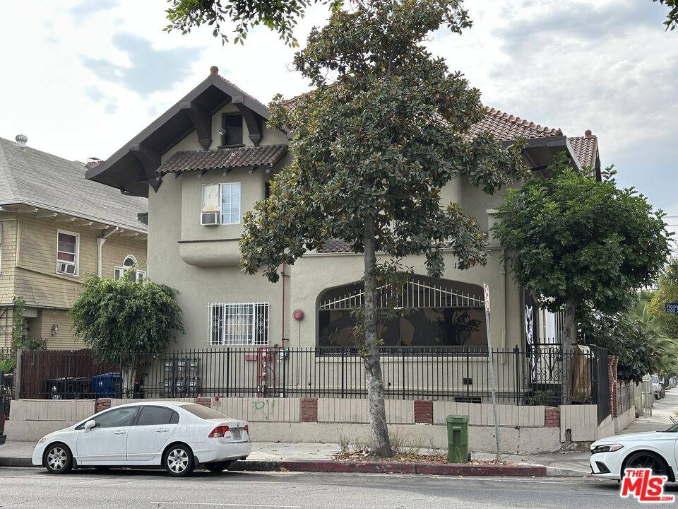 2300  W 12th St 9BR La