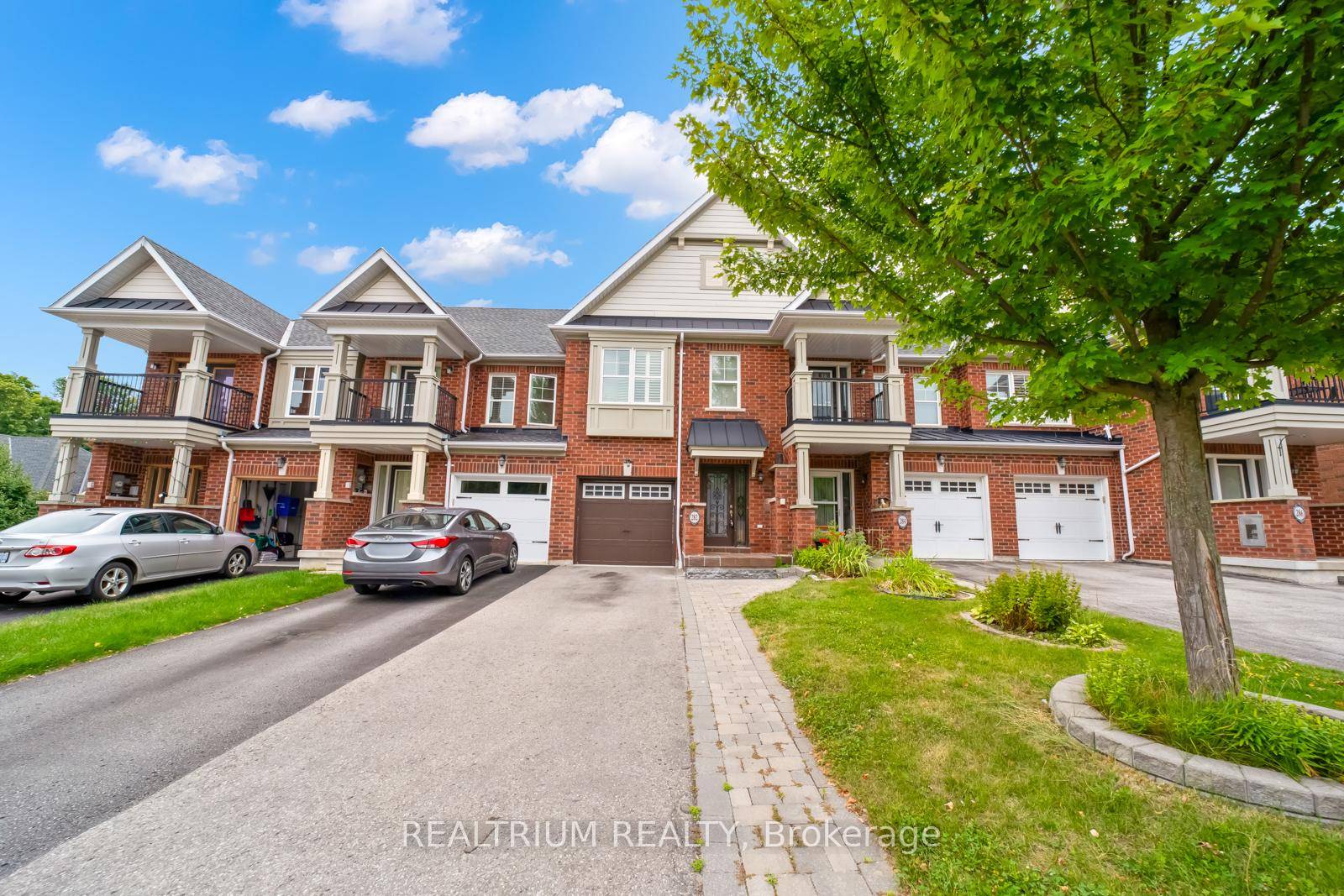 Welcome To The Stunning 3 Bedrooms 4 Bathroom Freehold Townhouse Located In The Sought After Community Of Stouffville !