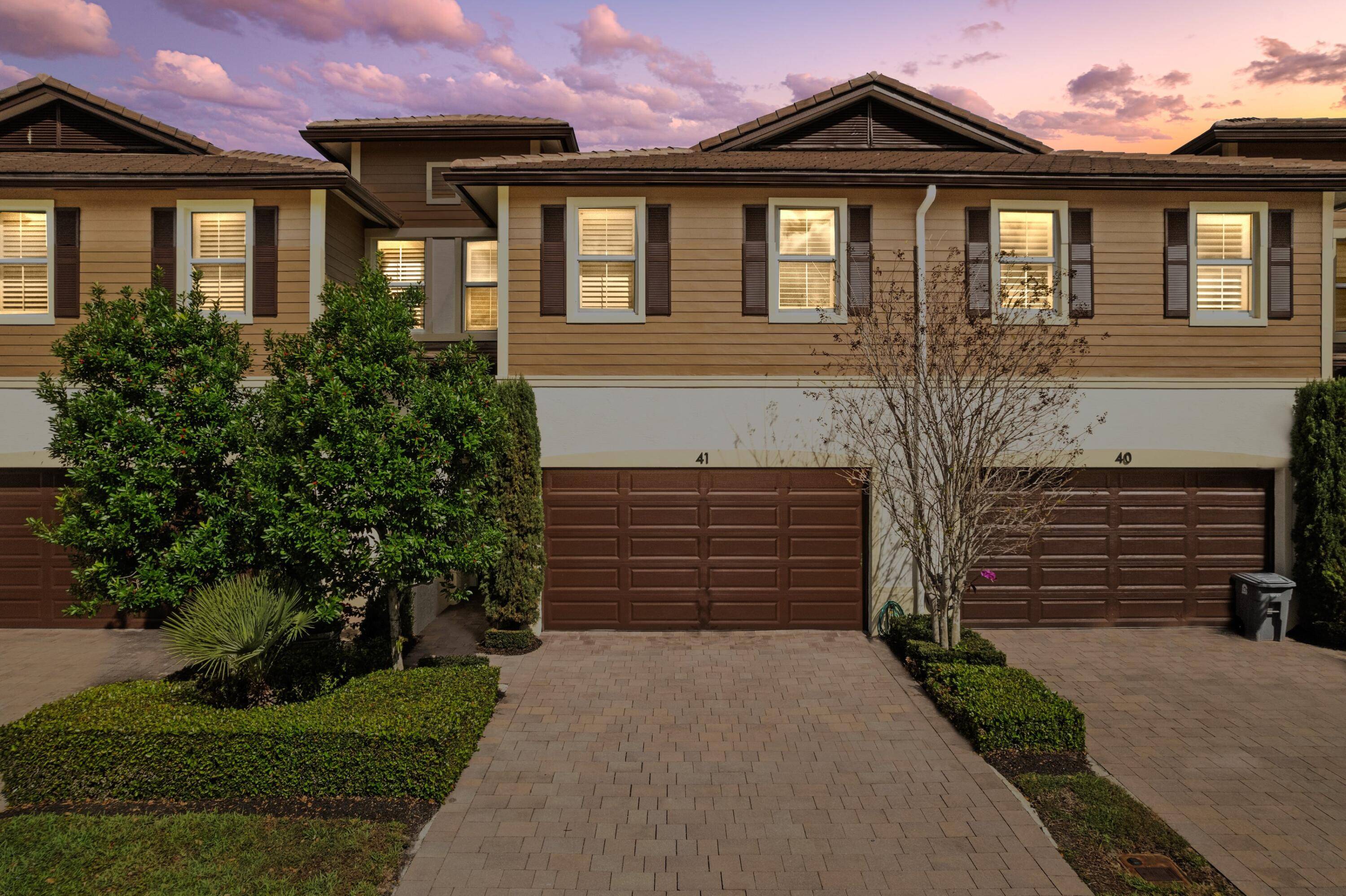 ABSOLUTELY GORGEOUS TOWNHOUSE in BOCA POINTE RARE PRIVATE LOT 28K ALL HGH END PREMIUM INTERIOR UPGRADES COMPLETE HURRICANE IMPACT WINDOWS DOORS ALL CUSTOM DESIGNED CLOSETS IMPRESSIVE HIGH CEILINGS Bright Open ...