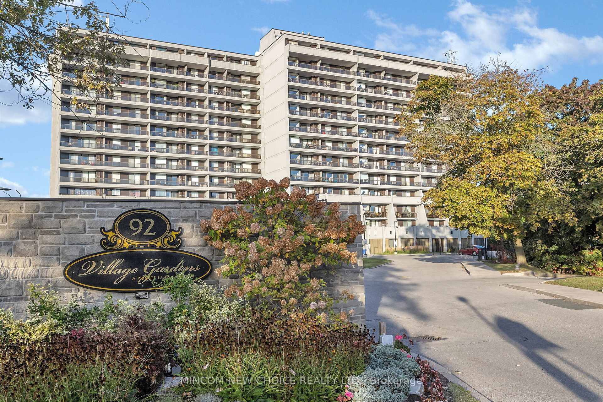 Move In Ready ! Rarely Offered One Bedroom Penthouse with West Facing Views.