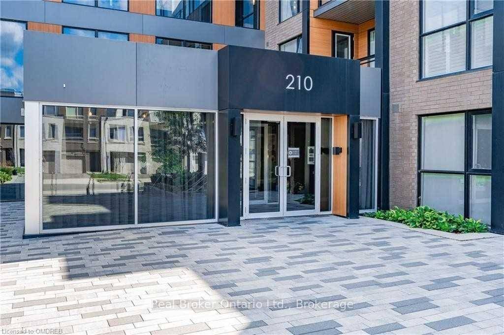 Gorgeous 1 bed 1 bath, 700 sq' condo.