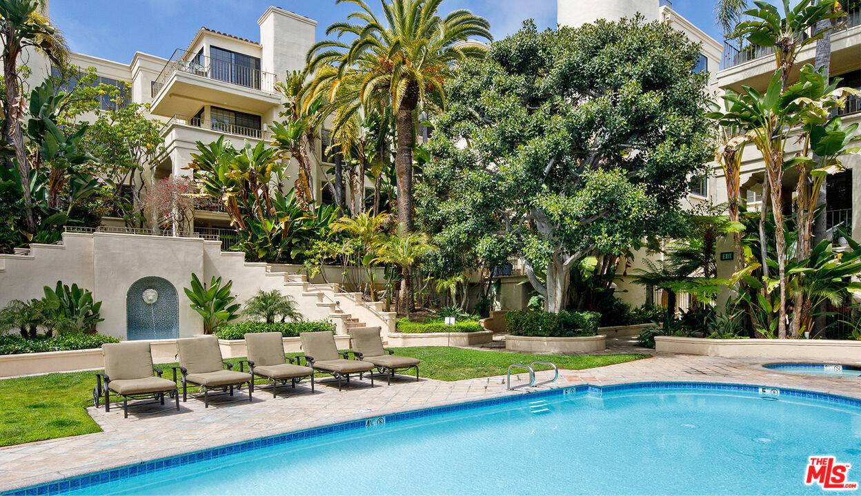 555  S Barrington Ave 1BR Brentwood La
