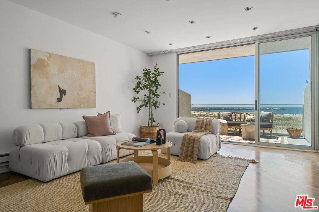 6   Voyage St 3BR Marina Del Rey La