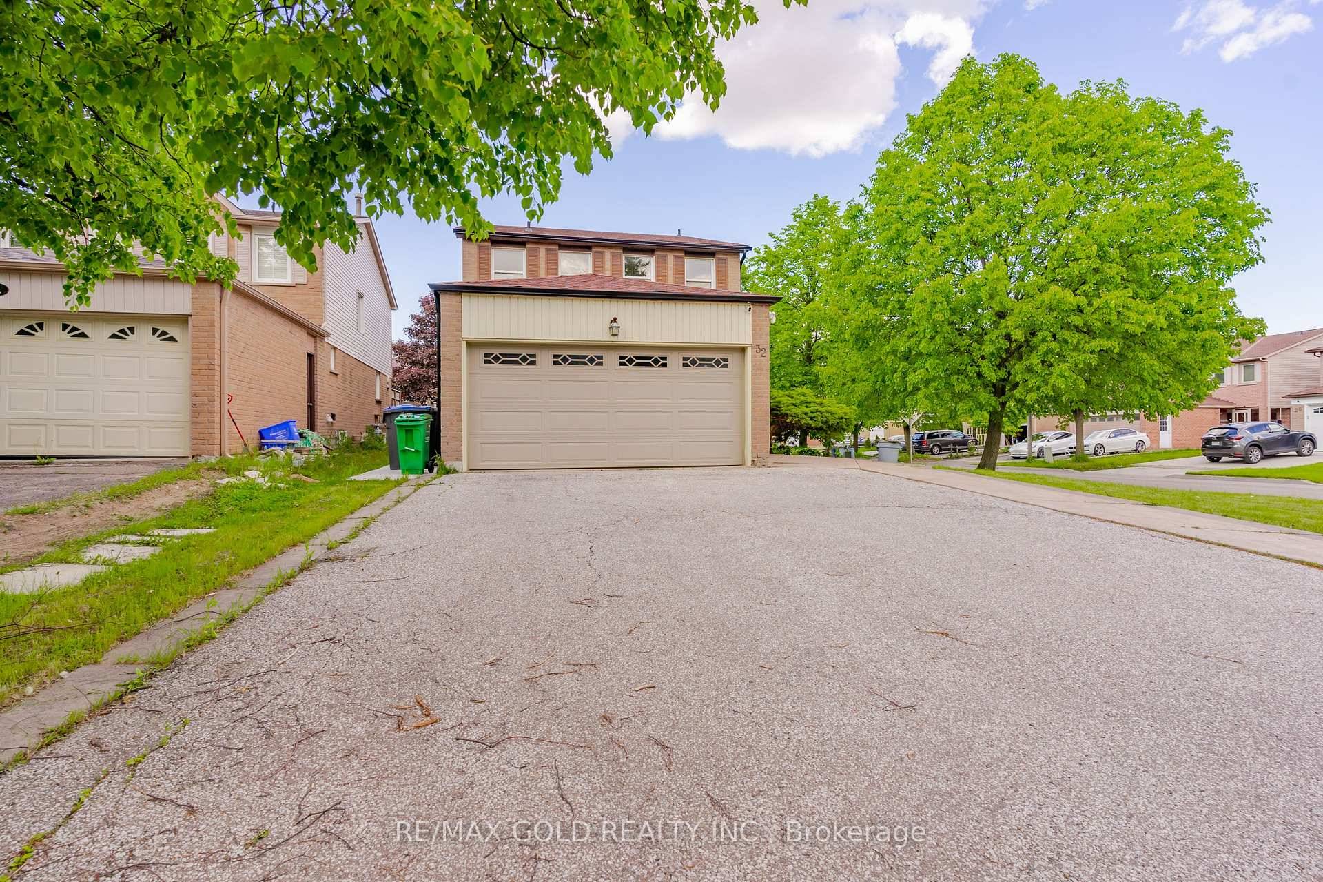 Welcome to Stunning Beautiful Upgraded Home Located on 118' Deep Corner Lot on Court Location Close to Hwy 410 Features Formal Living Room Walks to Formal Dining Room Perfect for ...