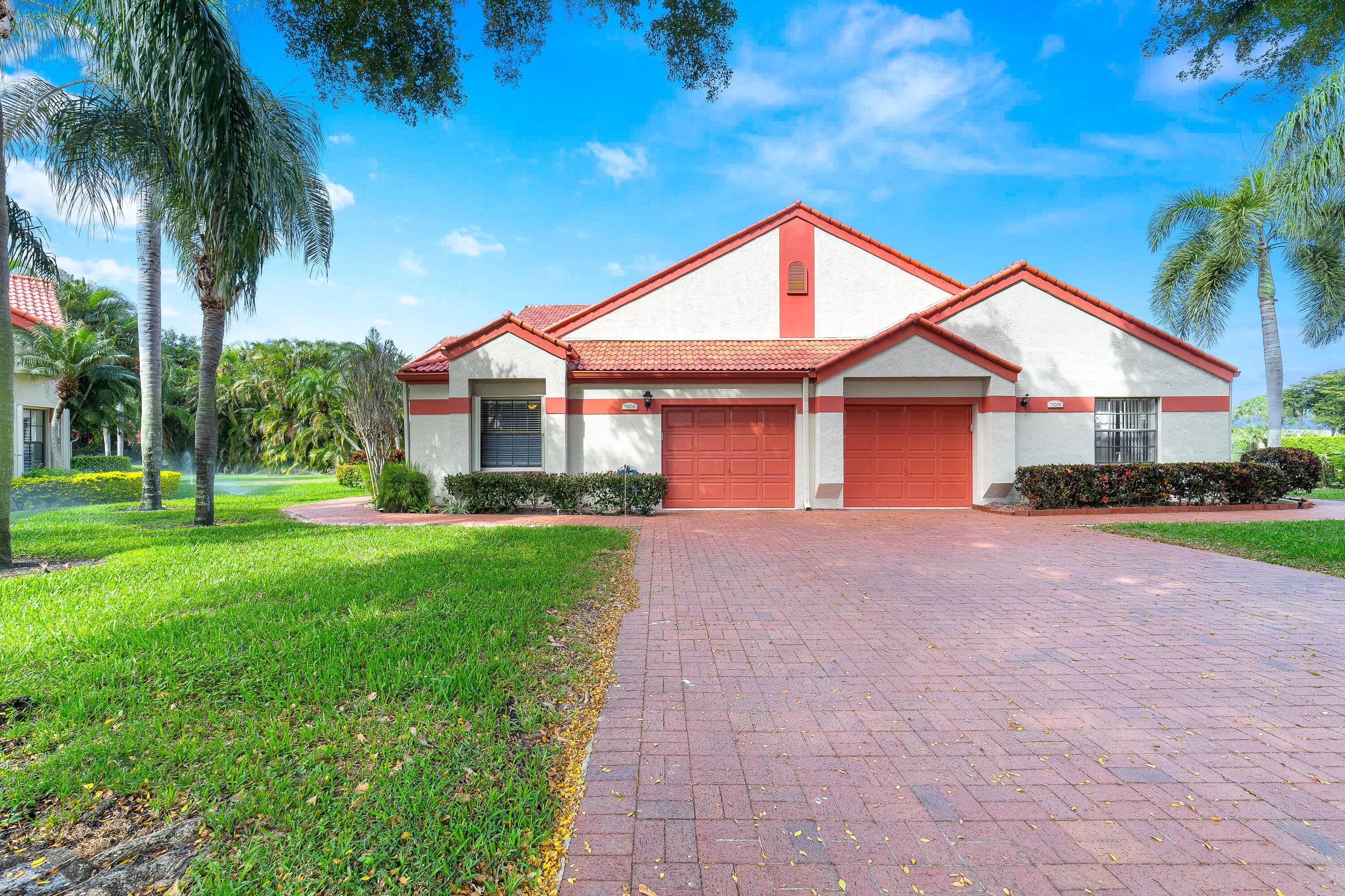 Welcome to this beautiful townhouse in Lexington Club, located in Delray Beach !