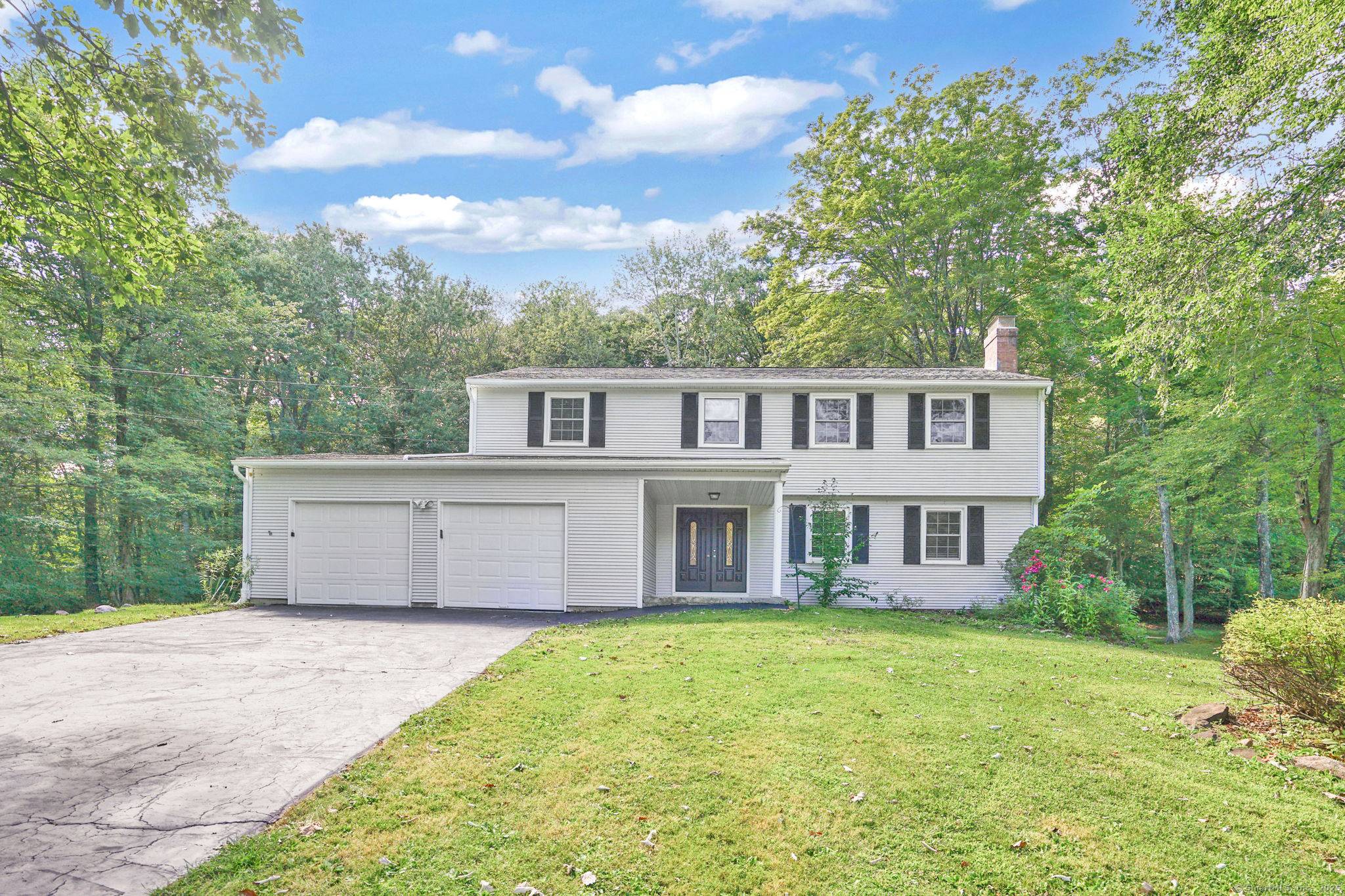 Welcome to 17 Amy Lane in the heart of beautiful Simsbury, where nature, culture, and comfort are all right outside your door !