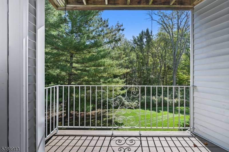 Sun filled 3 bedroom townhouse in desirable Sutton Woods.