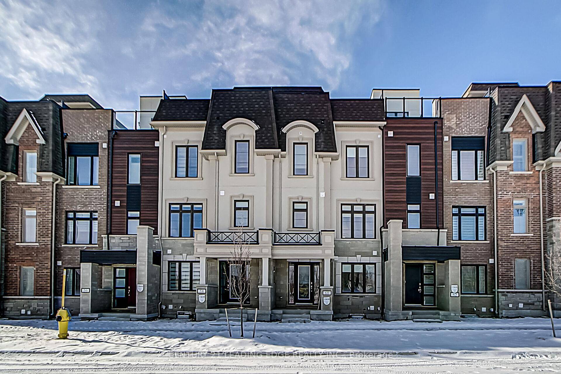 Bright amp ; Stunning Minto Built Freehold 3 Bed and 4 Washroom Townhouse in the Desirable Angus Glen Area !