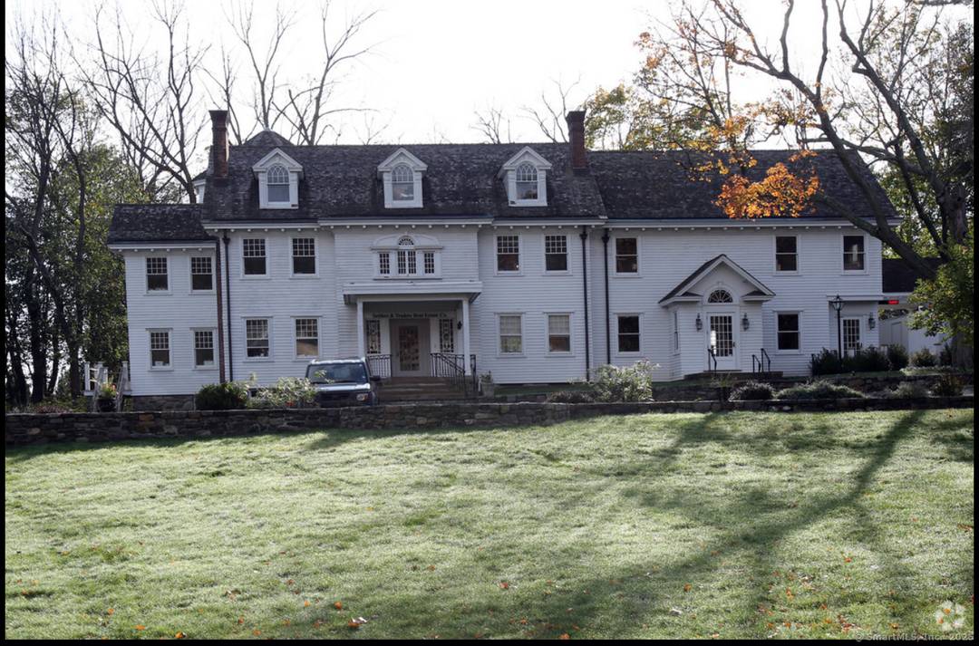 2. 065 Acres 10, 000 sq. restored Williamsburg style building 532 sq.